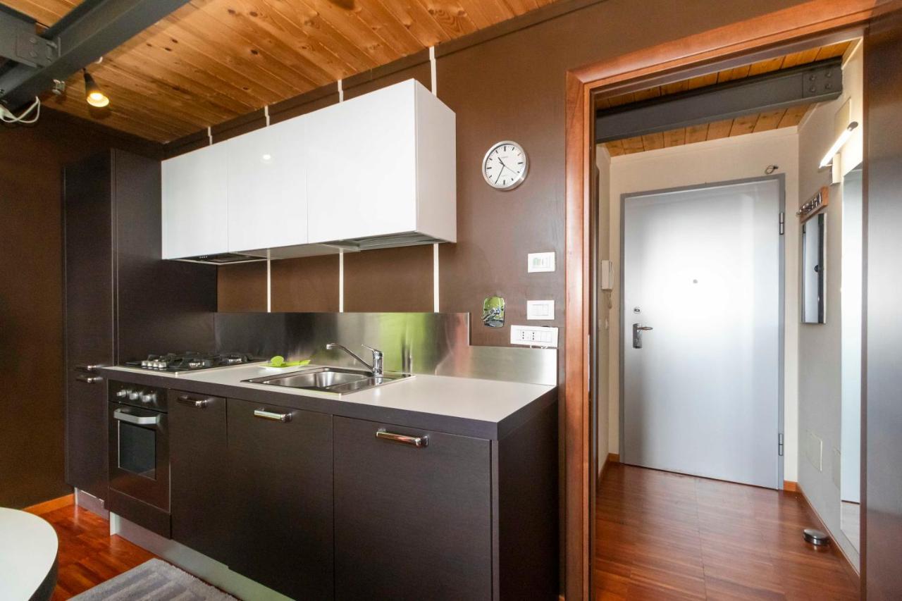 Dora Riverside Modern Apartment With Private Parking Turin Exteriör bild